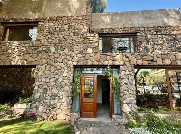 Oficina comercial de 5 ambientes, Ciudad de Mendoza · Alquilamos Hermosa Oficina de Categoría con Jardín en Calle Emilio Civit