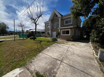 Casa · 230m² · 4 Ambientes · Alquiler Casa Cc Campo Grande C/pileta