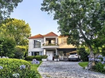 Casa · 950m² · 6 Ambientes · 5 Cocheras · Casa en Alquiler en Ayres de Pilar Disponible del 11 Al 31 de Enero 2026 (Días, Semana o Quincena)