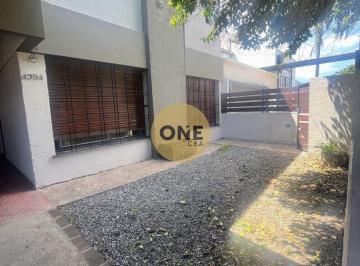 Casa · 300m² · 1 Cochera · Venta Casa de 4 Dorm. en Villa Centenario