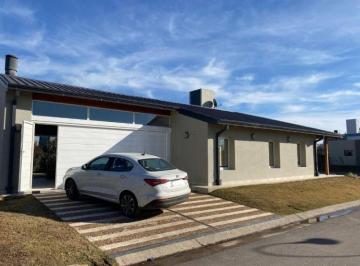 Casa · 450m² · 4 Ambientes · 3 Cocheras · Casa en Alquiler Barrio Las Cañitas - Malagueño