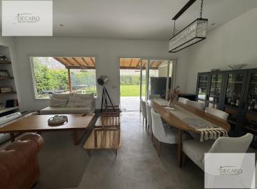 Casa · 220m² · 4 Ambientes · 2 Cocheras · Casa en La Montura, Play y Dependencia