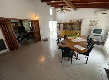 Casa · 145m² · 3 Ambientes · 1 Cochera · Casa Impecable Mas Local en Venta Cabildo Al 400