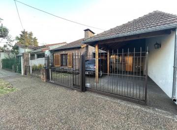 Casa · 164m² · 5 Ambientes · 2 Cocheras · Chalet en Venta en Parque Johnston