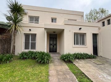 Casa de 6 ambientes, San Fernando · Alegre, Luminosa y Funcional con Jardín y Pileta Cerca del Rio!
