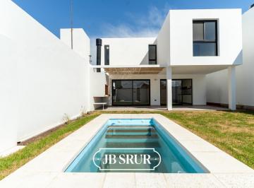 Casa · 129m² · 4 Ambientes · 2 Cocheras · Casa en Venta en Docta Boulevard de 3 Dorm.