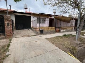 Casa de 5 ambientes, Rodeo de la Cruz · Casa en Alquiler - 3 Dorm., 1 Baño y Cochera Ubicada en Colonia Segovia