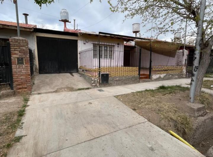 Casa · 140m² · 5 Ambientes · 3 Cocheras