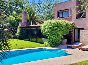 Casa · 205m² · 5 Ambientes · 2 Cocheras · Casa con Pileta en Alquiler Temporal Noviembre y Diciembre en Santa Clara Villanueva