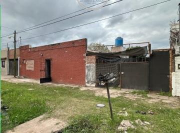 Casa · 110m² · 4 Ambientes · 1 Cochera · Vende Propiedad a Reciclar — a m del Regimiento Ejercito Argentino Arturo Illia 3171, Resistenc