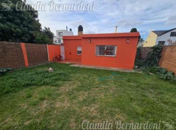 PH de 4 ambientes, Morón · PH de 160 m² 4 Ambientes con Patio y Jardin en Venta en Castelar