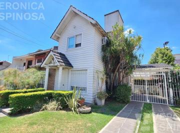 Casa · 130m² · 4 Ambientes · 3 Cocheras · Casa Tres Dorm. Cuatro Ambientes Venta Moron