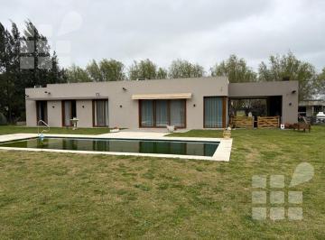 Casa · 2100m² · 4 Ambientes · 2 Cocheras · Casa en Coronel Brandsen