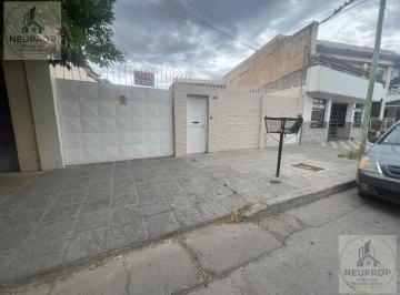 Casa · 162m² · 4 Ambientes · 2 Cocheras · Casa en Cipolletti