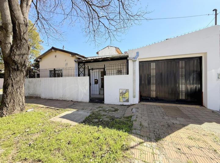 Casa · 122m² · 4 Ambientes · 1 Cochera