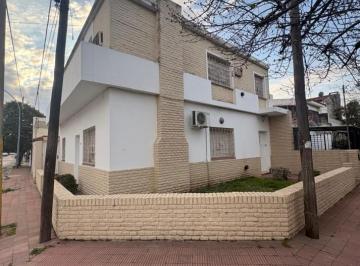 Casa · 198m² · 8 Ambientes · 2 Cocheras · Casa en Venta 4 Dorm. en Dos Plantas Independientes Barrio Maipu 1ra Secc. Oportunidad