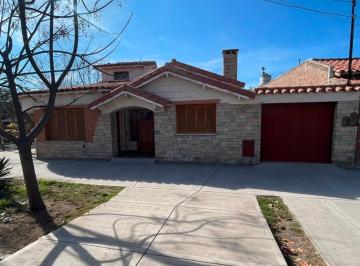 Casa de 6 ambientes, Rodeo de la Cruz · Casa Esquina en Alquiler (Uso Comercial) - Rodeo de La Cruz, Guaymallen