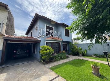 Casa · 160m² · 7 Ambientes · 2 Cocheras · Muy Linda Casa en Hurlingham
