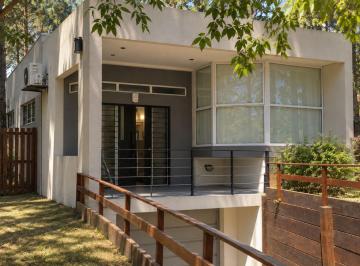 Casa · 148m² · 4 Ambientes · 2 Cocheras · Casa en Venta Mar Azul