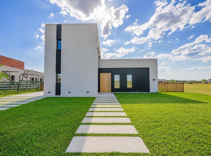 Casa · 142m² · 4 Ambientes · 2 Cocheras