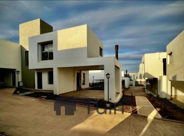 Casa · 100m² · 4 Ambientes · 2 Cocheras · Dúplex Apto Crédito en Housing La Cuesta Plaza - Cuesta Colorada