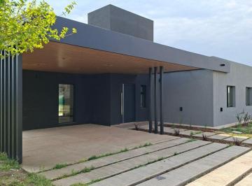 Casa de 5 ambientes, Córdoba · Apto Credito - a Estrenar - Casa en Venta - Country Siete Soles - 3 Dorm.3 Baños - 2 Cocheras - Galería C/asador