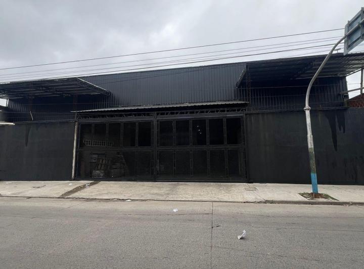 Bodega-Galpón · 1200m² · 7 Ambientes