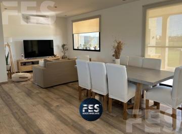 Casa · 160m² · 5 Ambientes · 4 Cocheras · Casa en Alquiler Anual en Fincas de San Vicente Laguna