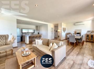 Casa · 160m² · 5 Ambientes · 4 Cocheras · Casa en Alquiler Anual en Fincas de San Vicente Laguna
