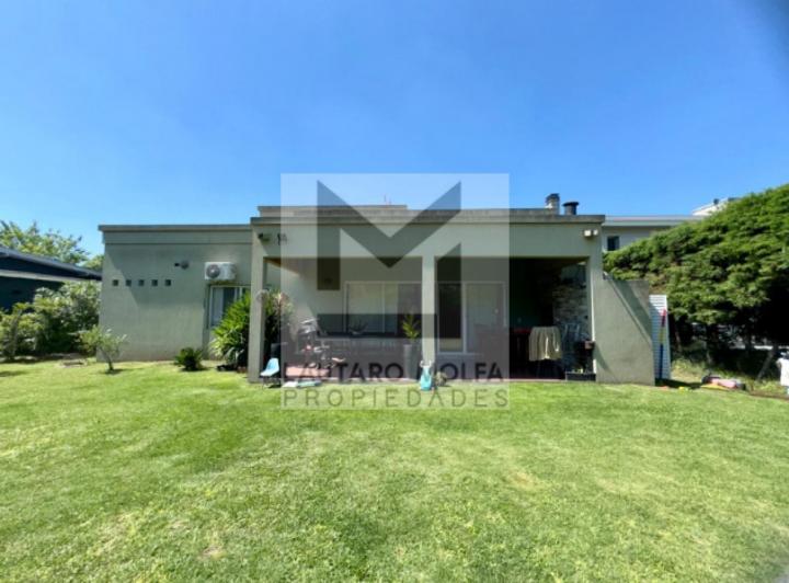 Casa · 220m² · 5 Ambientes · 2 Cocheras