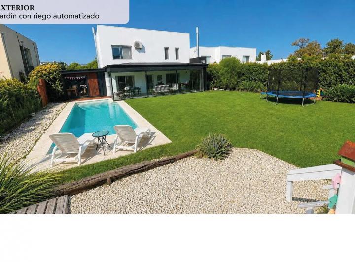 Casa · 210m² · 4 Ambientes · 5 Cocheras