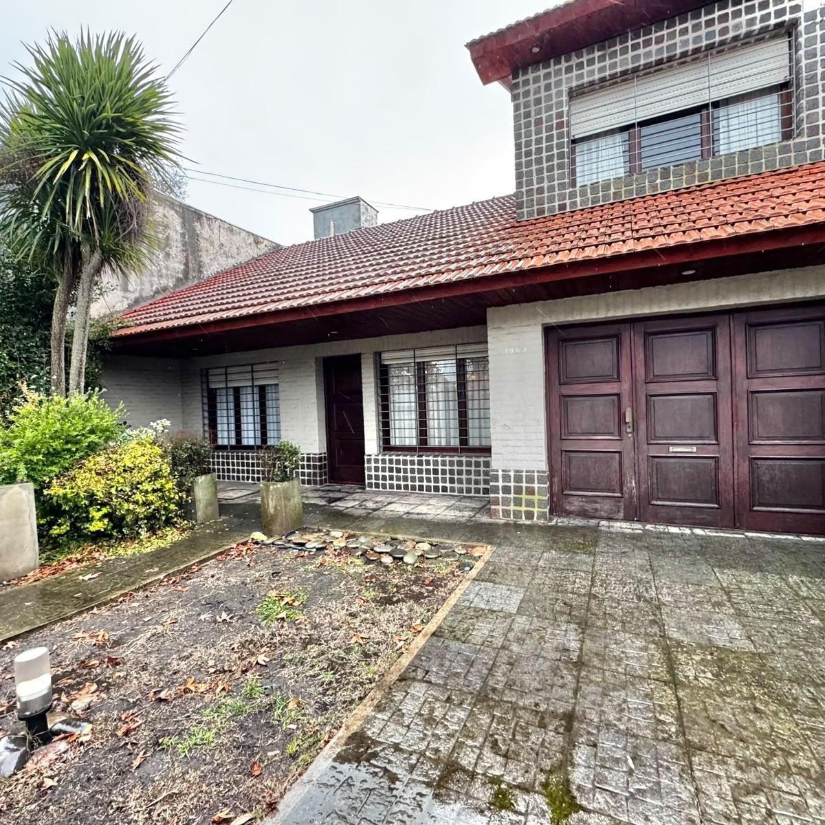 Impecable chalet 4/5 ambientes en Caisamar