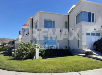 Casa · 347m² · 5 Ambientes · 2 Cocheras · Dos Casas y Vista Abierta en Solares del Mar