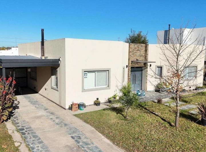 Casa · 146m² · 4 Ambientes · 2 Cocheras