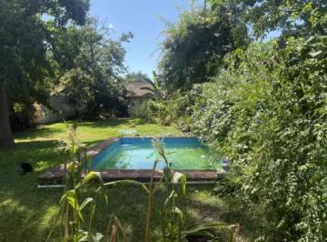 Casa · 70m² · 3 Ambientes · 1 Cochera · Venta de Casa Tipo Chalet - 3 Ambientes con Parque - Don Torcuato Apto Credito