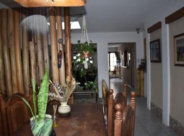 Casa de 7 ambientes, Luzuriaga · Casa en Venta Luzuriaga Maipu - Apto a Credito Hipotecario