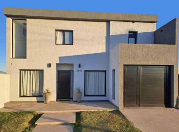 Casa de 5 ambientes, Villa María · Casa de 1 Dormitorio en Venta en Barrio Portal de Buenos Aires