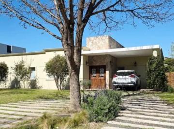 Casa · 167m² · 5 Ambientes · 6 Cocheras · En Venta Casa de 5 Ambientes