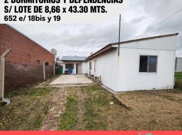 Casa de 3 ambientes, La Plata · 652 E 18 Bis y 19. Parque Sicardi. Vendo Casa 2 Dorm y Dependencias S/ Lote 8,66 X 43,30 m. U$s 42.