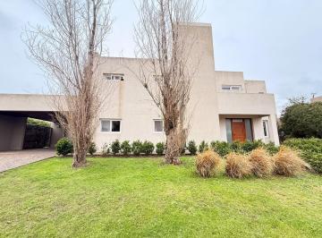 Casa · 900m² · 10 Ambientes · 2 Cocheras · Barrio Privado San Sebastian Venta / Alquiler Casa Dos Plantas 5 Dorm. en Funes