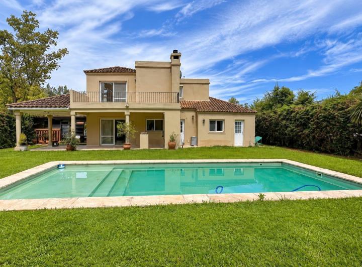 Casa en venta en Echeverria del Lago · 4 ambientes