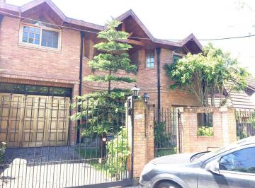 Casa · 260m² · 6 Ambientes · 2 Cocheras · Casa 4 Dorm. Jardín Pileta Venta Lomas La Merced