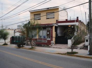 Casa de 8 ambientes, Unquillo · Casa Grande con Local Amplio, en Av Principal: Rentabilidad Inmediata!