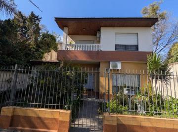 Casa de 6 ambientes, Quilmes · Venta Quilmes Calle 855 Chalet en 2 Plantas a 50 m de 2 Avs. Apto Credito