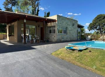 Casa · 125m² · 3 Ambientes · 1 Cochera · Casa de Tres Ambientes con Piscina en Sierra de Los Pardes