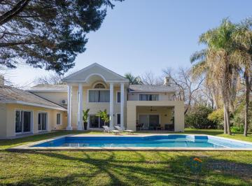 Casa · 550m² · 8 Ambientes · 2 Cocheras · Casa en Venta en San Jorge Village - 4 Dorm. - Lote Central