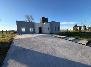 Casa de 4 ambientes, Ezeiza · Hermosa Casa en Barrio San Simon!