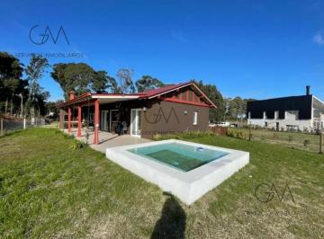 Casa · 170m² · 4 Ambientes · Casa en Alquiler Temporario Rumenco Joven