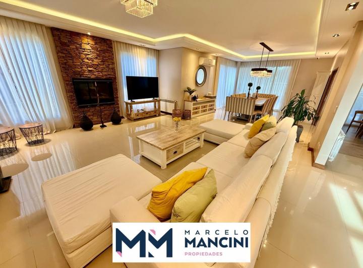 Casa · 510m² · 8 Ambientes · 2 Cocheras