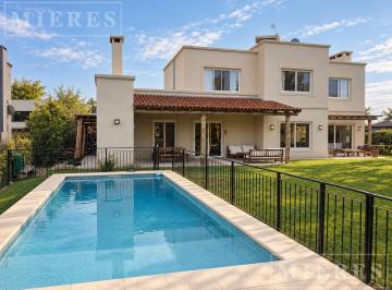 Casa · 240m² · 4 Ambientes · 2 Cocheras · Casa en Alquiler Temporario en Lagos del Norte